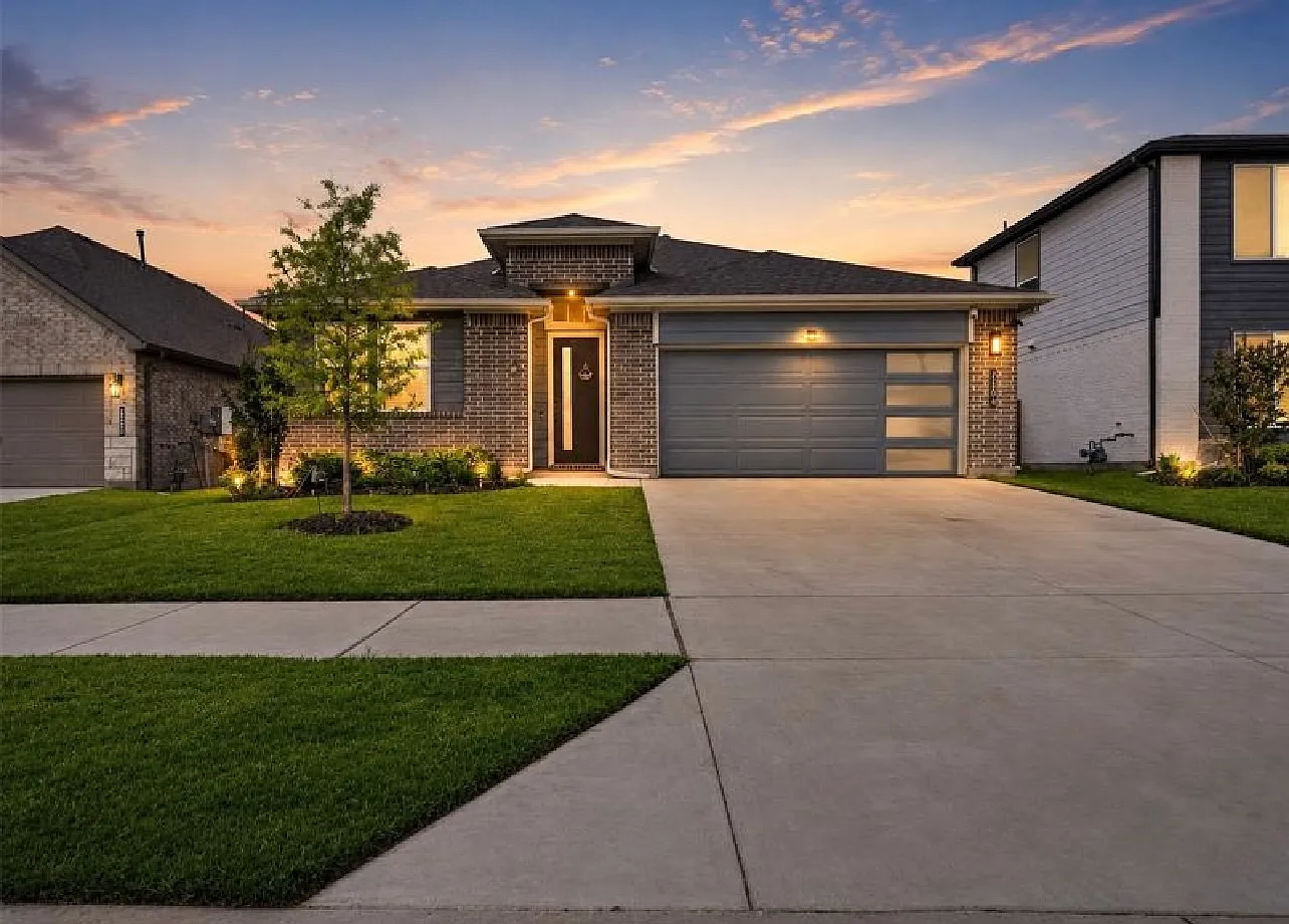 4 bed, 2.5 bath, 2104 sqft, $2,600 — Photo 1