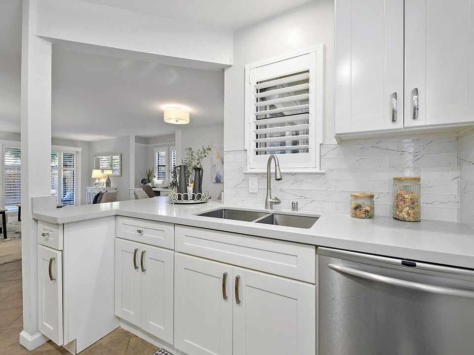1st image of 598 Ironwood Ter APT 2