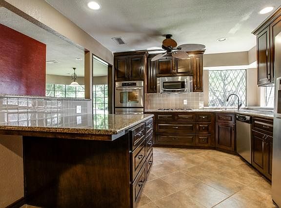5th image of 2504 Evans Dr