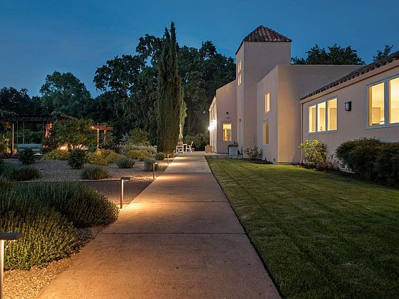5th image of 942 Country Club Lane