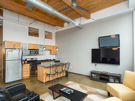 5th image of 120 Holmes St Unit 203