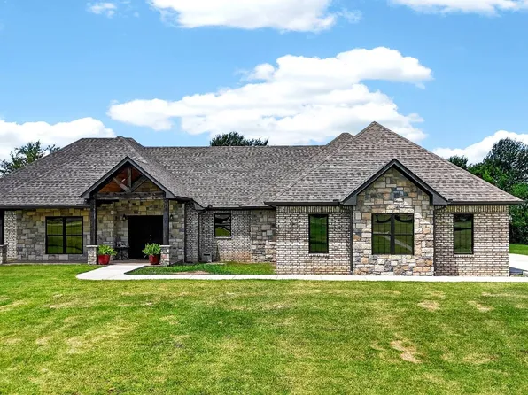 907 SE 2nd St, Stigler, OK 74462
