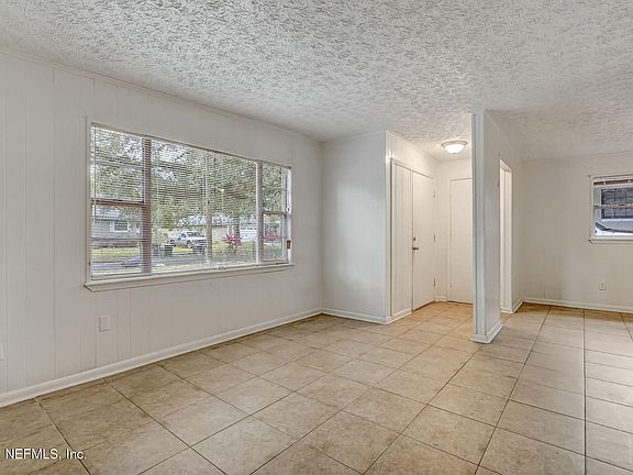 5th image of 3319 Ernest St