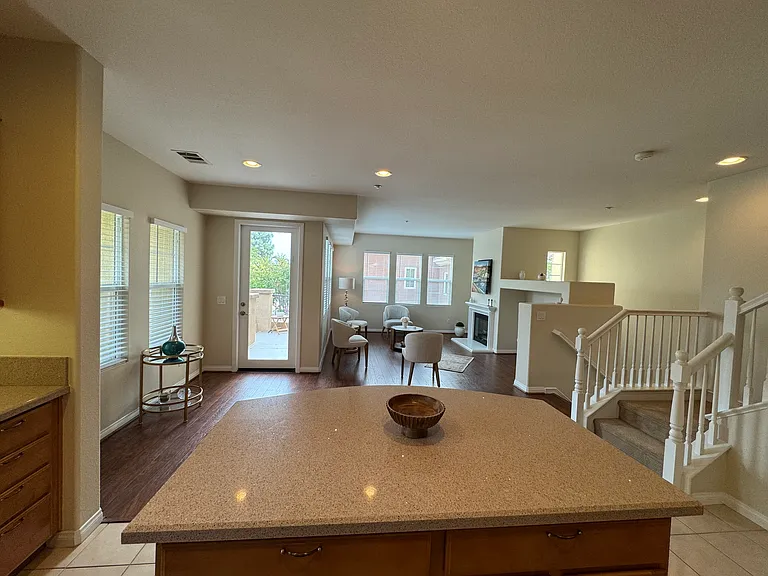 1355 Sky Ridge Ct — Photo 8