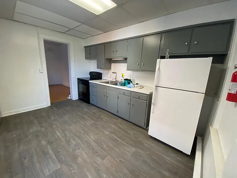 375 N 8th St — Photo 3