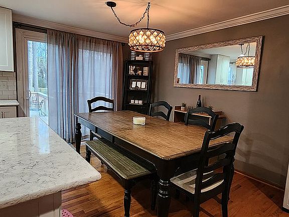 4th image of 10426 Surry Ct