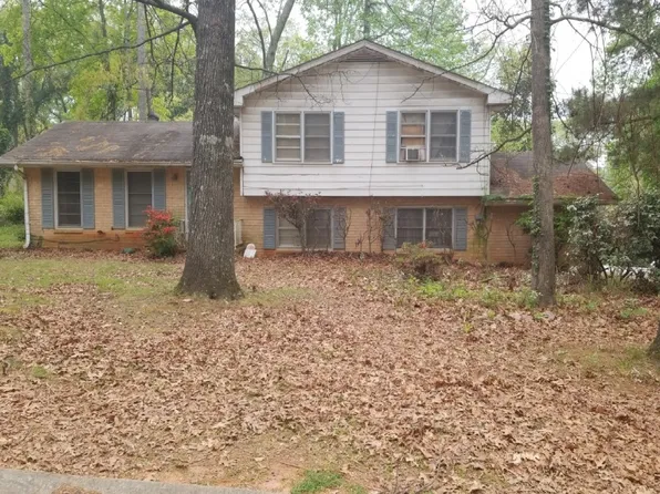 526 Rockborough Dr, Stone Mountain, GA 30083