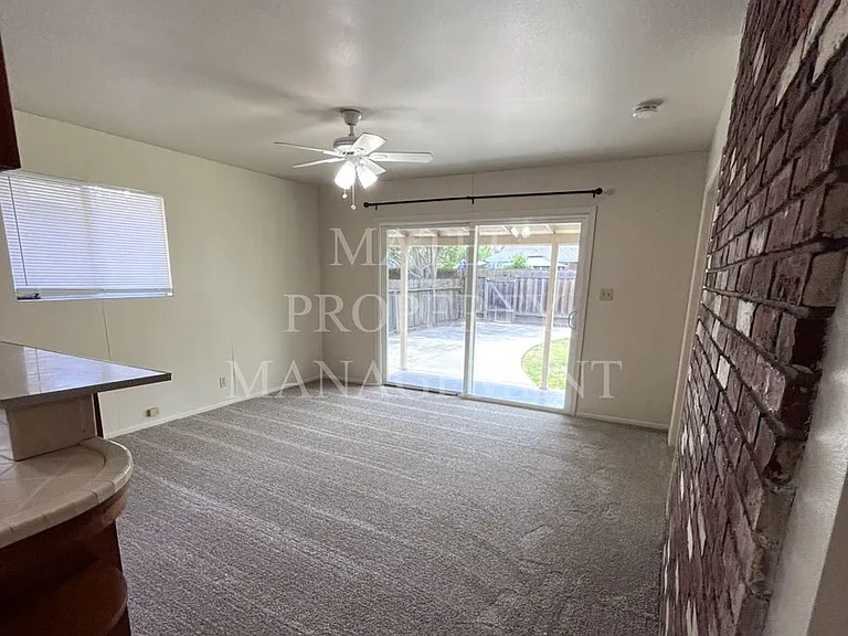 1701 Linwood Dr — Photo 6
