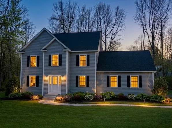 28 E Forest Hill Dr, Rutland, MA 01543