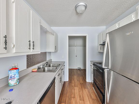 5th image of 136 Valley View Rd