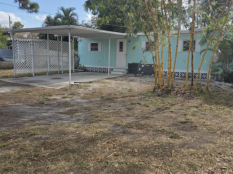 300 Pinewood Ave — Photo 27