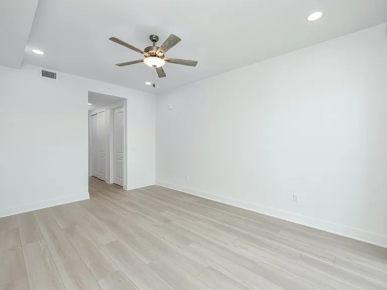 400 150th Ave #503 — Photo 25