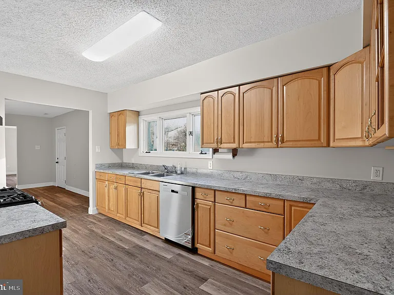 32 Rosewood Rd S — Photo 3