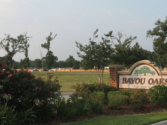 3rd image of Bayou Oaks Cir