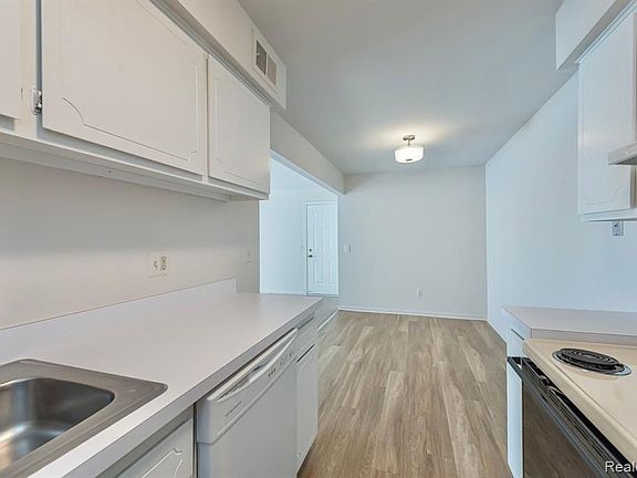 5th image of 575 E Lincoln St APT 8