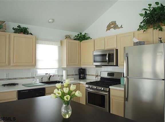 4th image of 2242 Central Ave #2