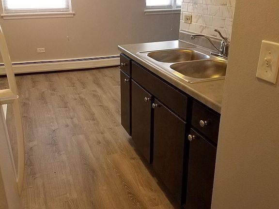 2nd image of 3001 Thatcher Ave #E8aa8c102
