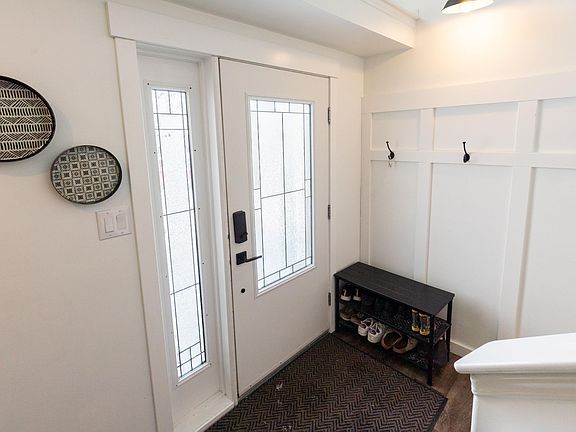 4th image of 223 Rainbow Cres