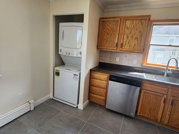 3rd image of 164 Rossiter Ave Floor 2
