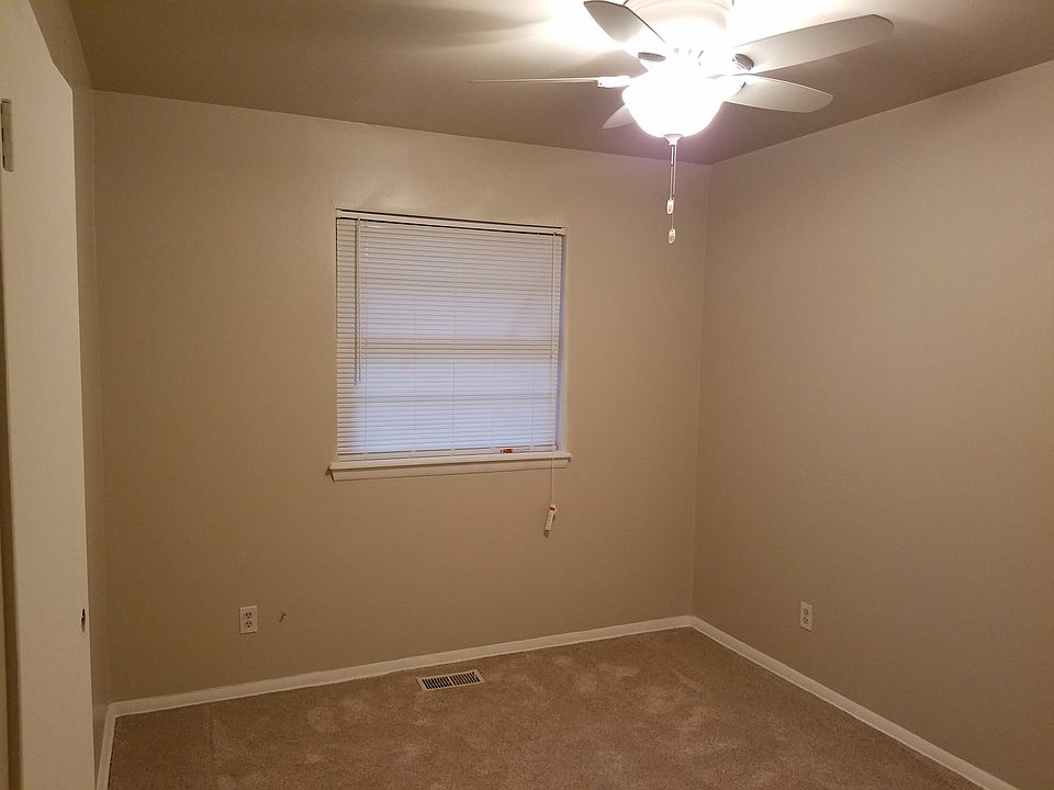 2nd image of 320 S Hickory Pl