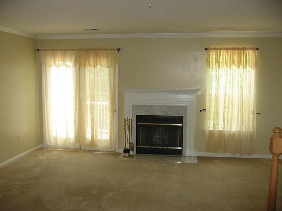 Living/Dining Room W/Firelpace