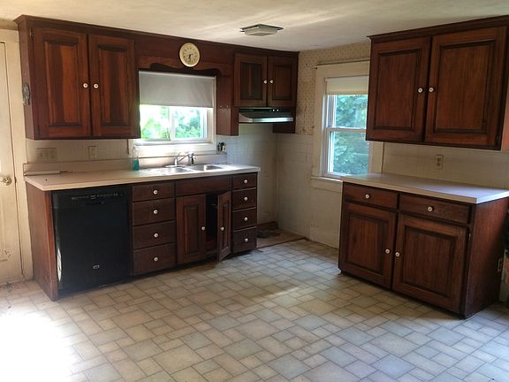 Eat-in farm style kitchen