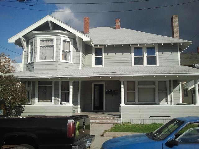 Front of building, upper left is the apartment