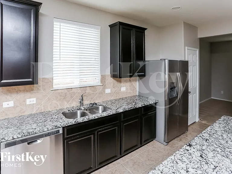 2042 Avondown Rd — Photo 4