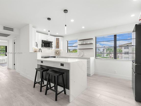 3rd image of 319 Preston E #319-H