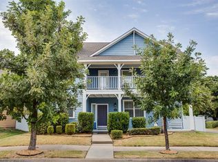 9813 Marthas Vineyard Cir, Aubrey, TX 76227