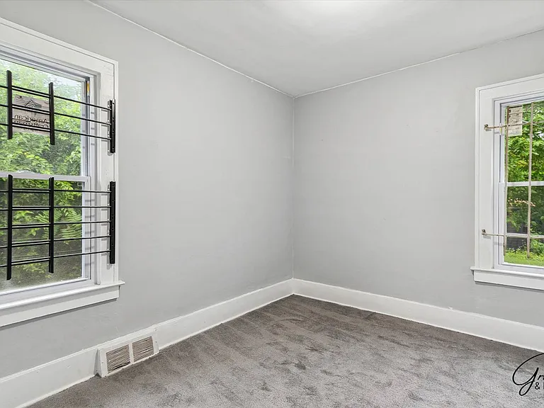17520 Russell St — Photo 12