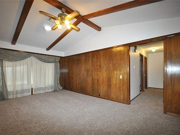 4th image of 704 N Patterson Dr