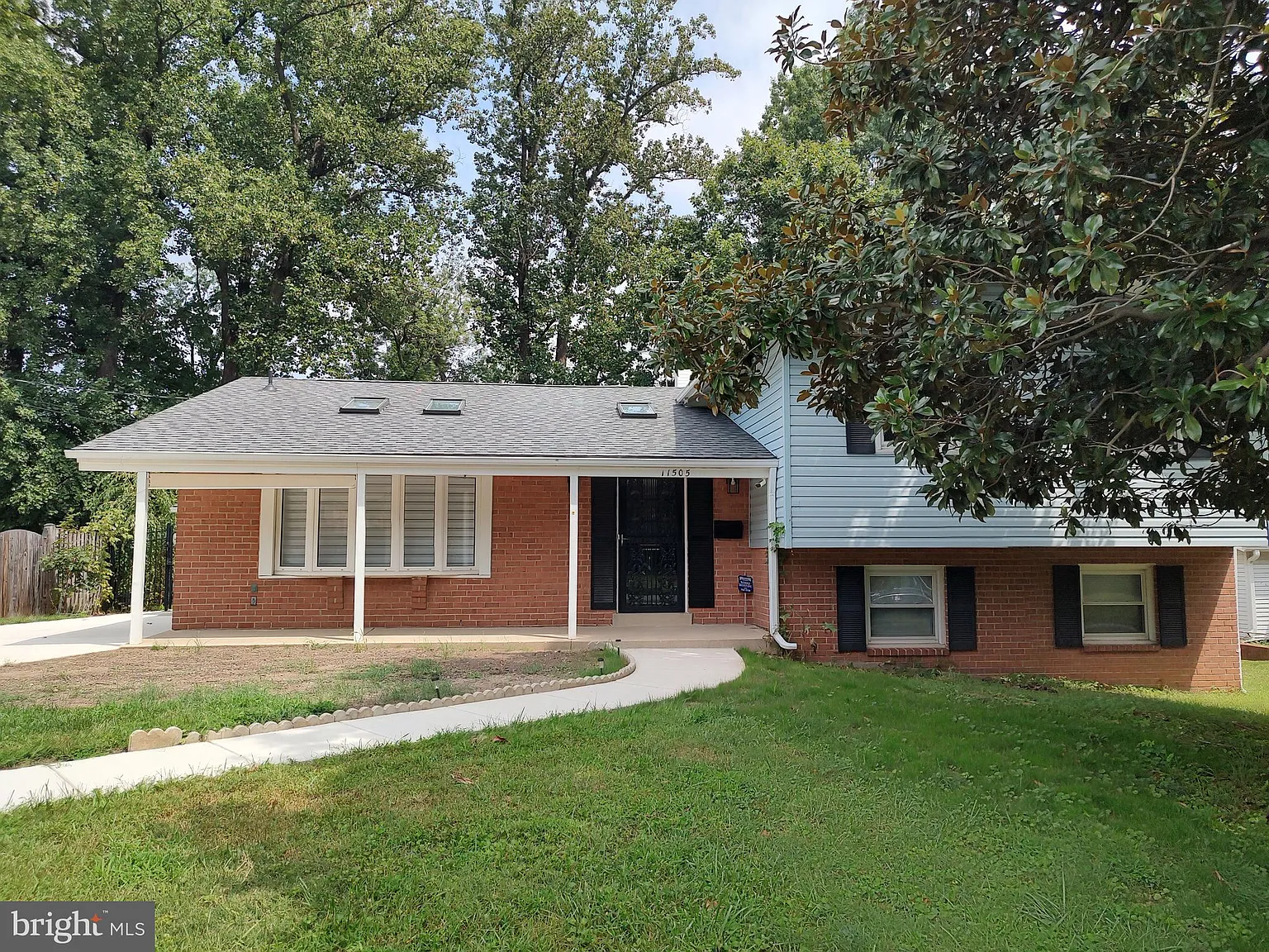 5 bed, 2.5 bath, 2292 sqft, $4,250 — Photo 1