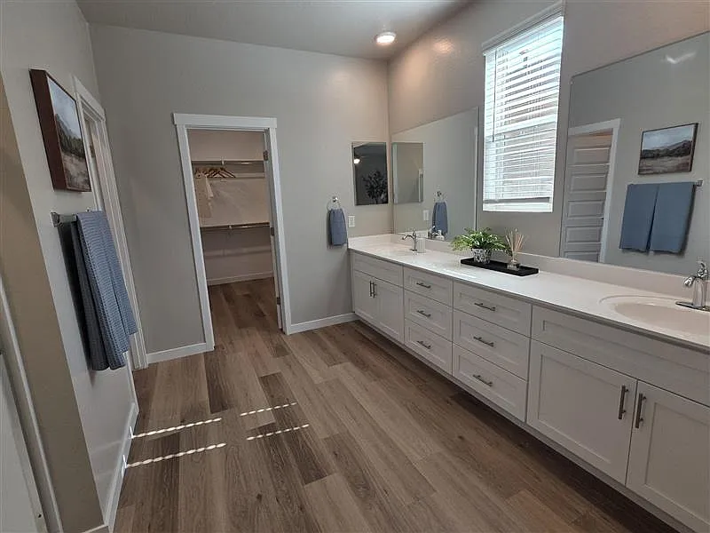4 bed, 2425 sqft, $2,788 — Photo 4