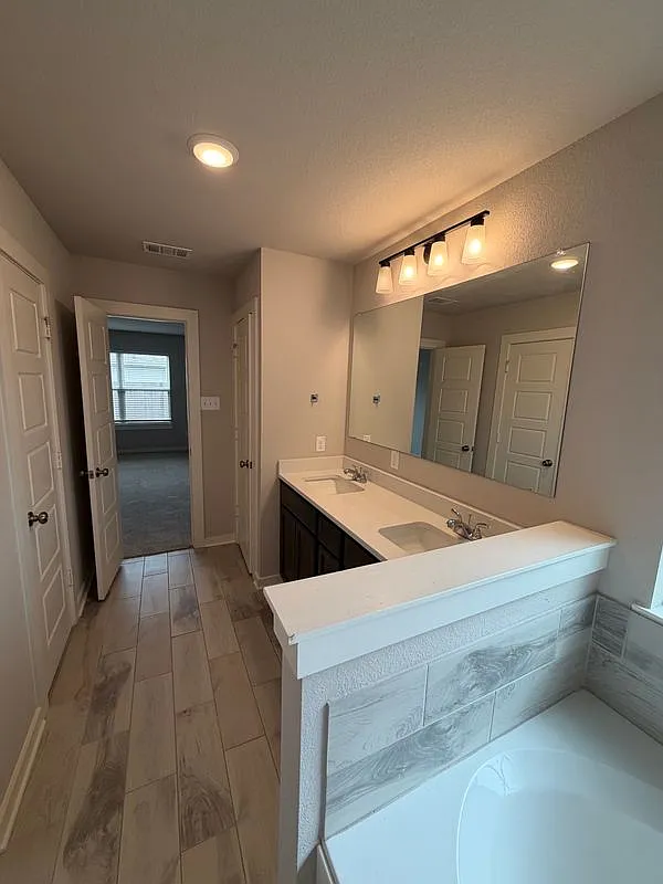 4 bed, 2.0 bath, 1666 sqft, $2,250 — Photo 2