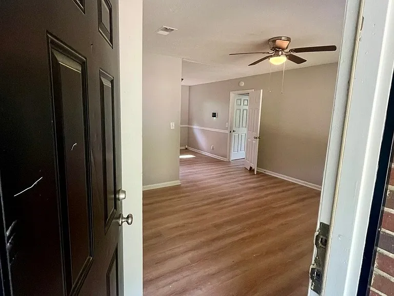 1215 Winifred Ln — Photo 21