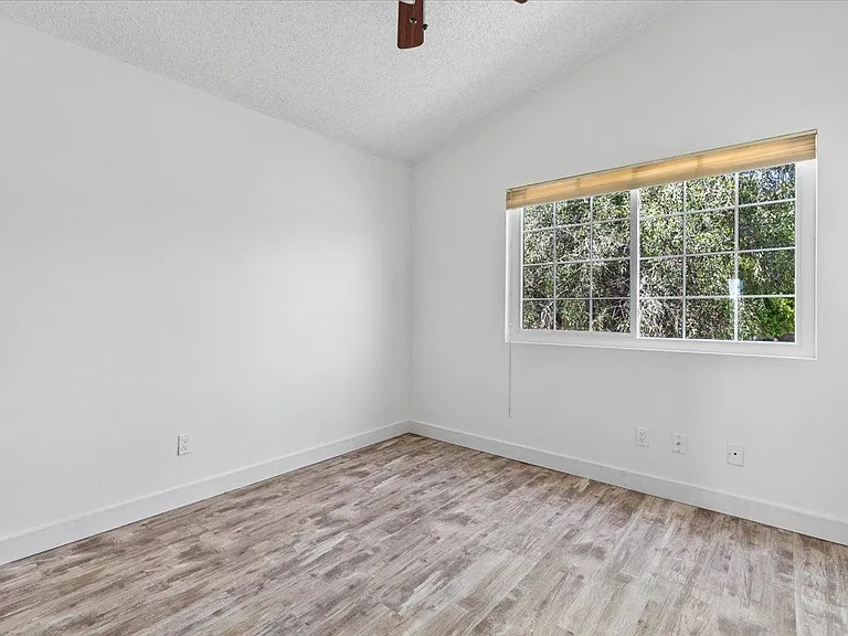 1041 E Kristal Way — Photo 25