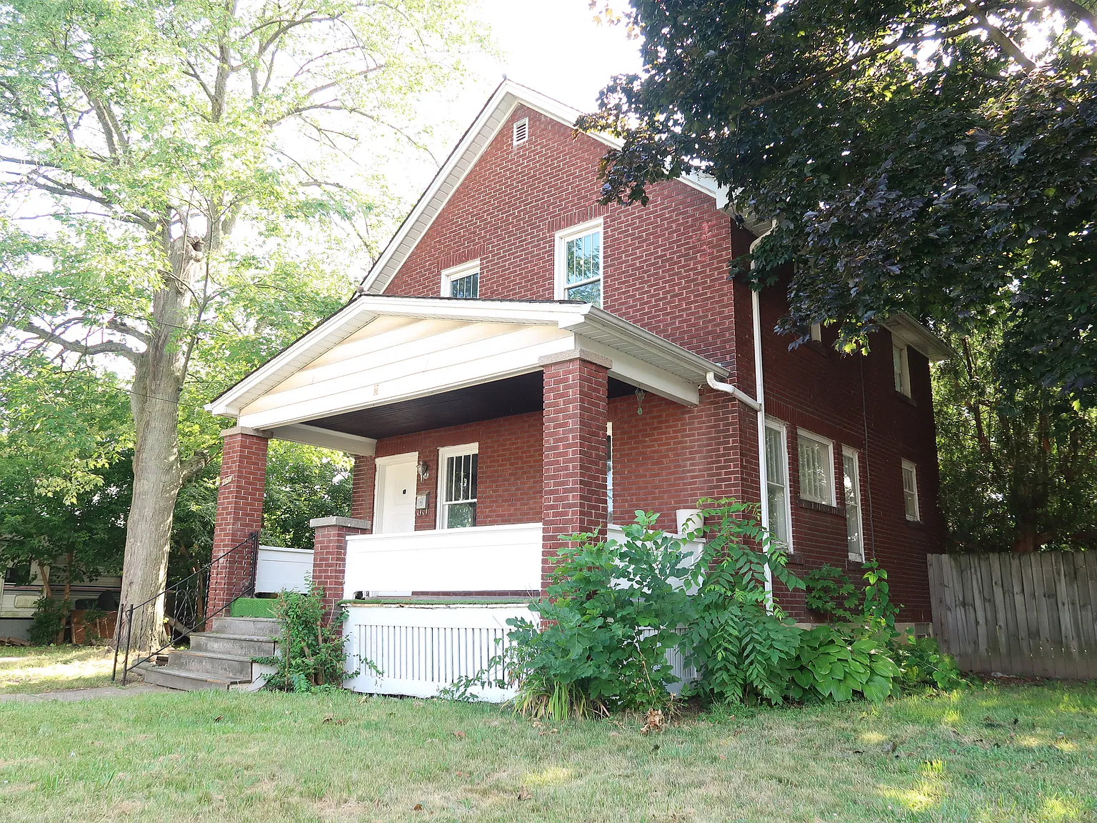 2 bed, 925 sqft, $1,300 — Photo 2