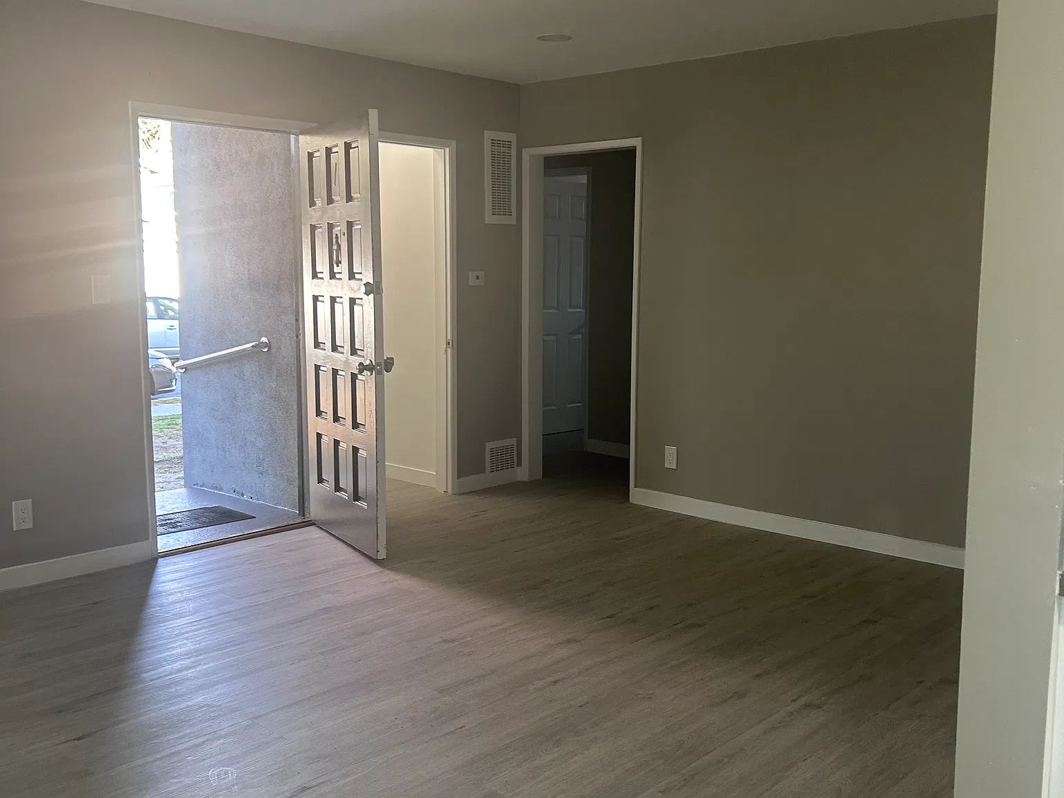 4181 Duquesne Ave — Photo 3