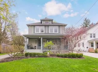 442 Walters Rd, Chagrin Falls, OH 44022