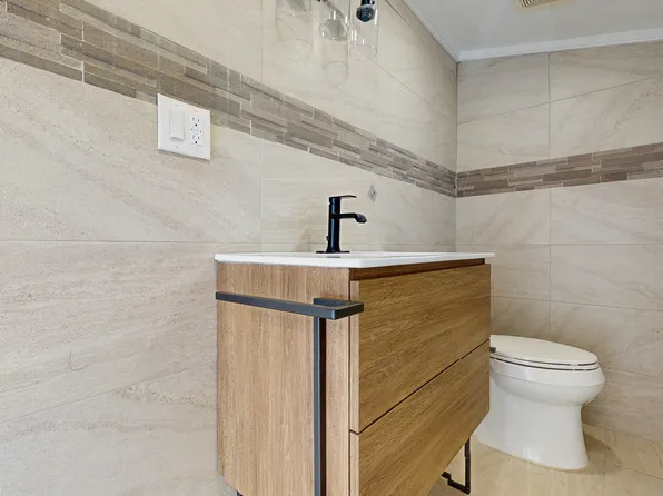 3912 Lyme Avenue image 16 of 23