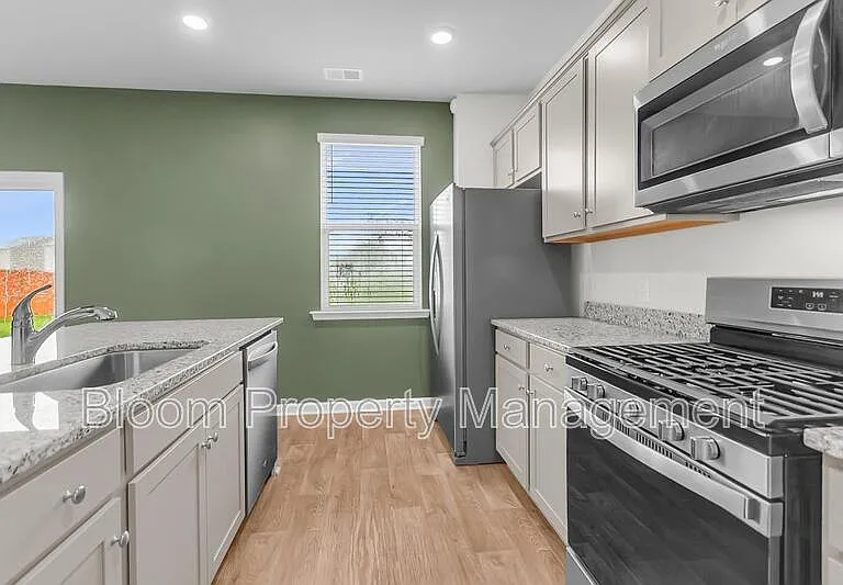 502 Lake Ridge Blvd — Photo 10