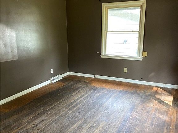 3rd image of 4960 E 81st St