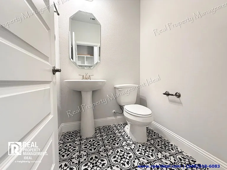 2130 Argolis Dr — Photo 10