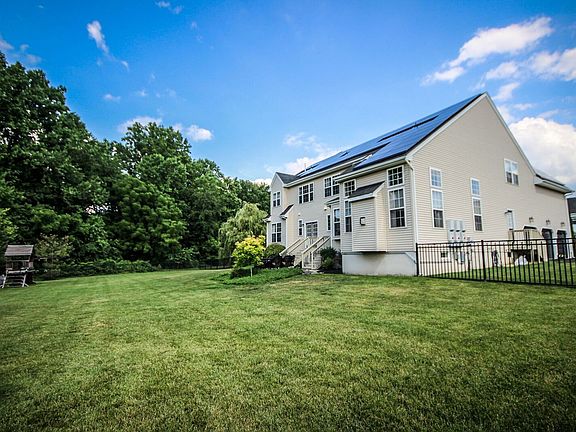 4th image of 221 Winterwood Ln