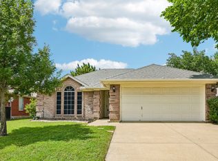 1036 Spring Hill Dr, Saginaw, TX 76179