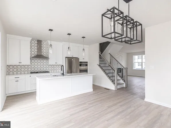 14 Warren Dr #7, Chalfont, PA 18914