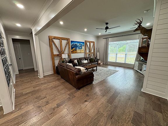 4th image of 69 Alexandrea Dr