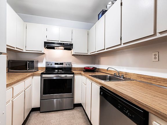 3rd image of 402 E 90th St APT 10F