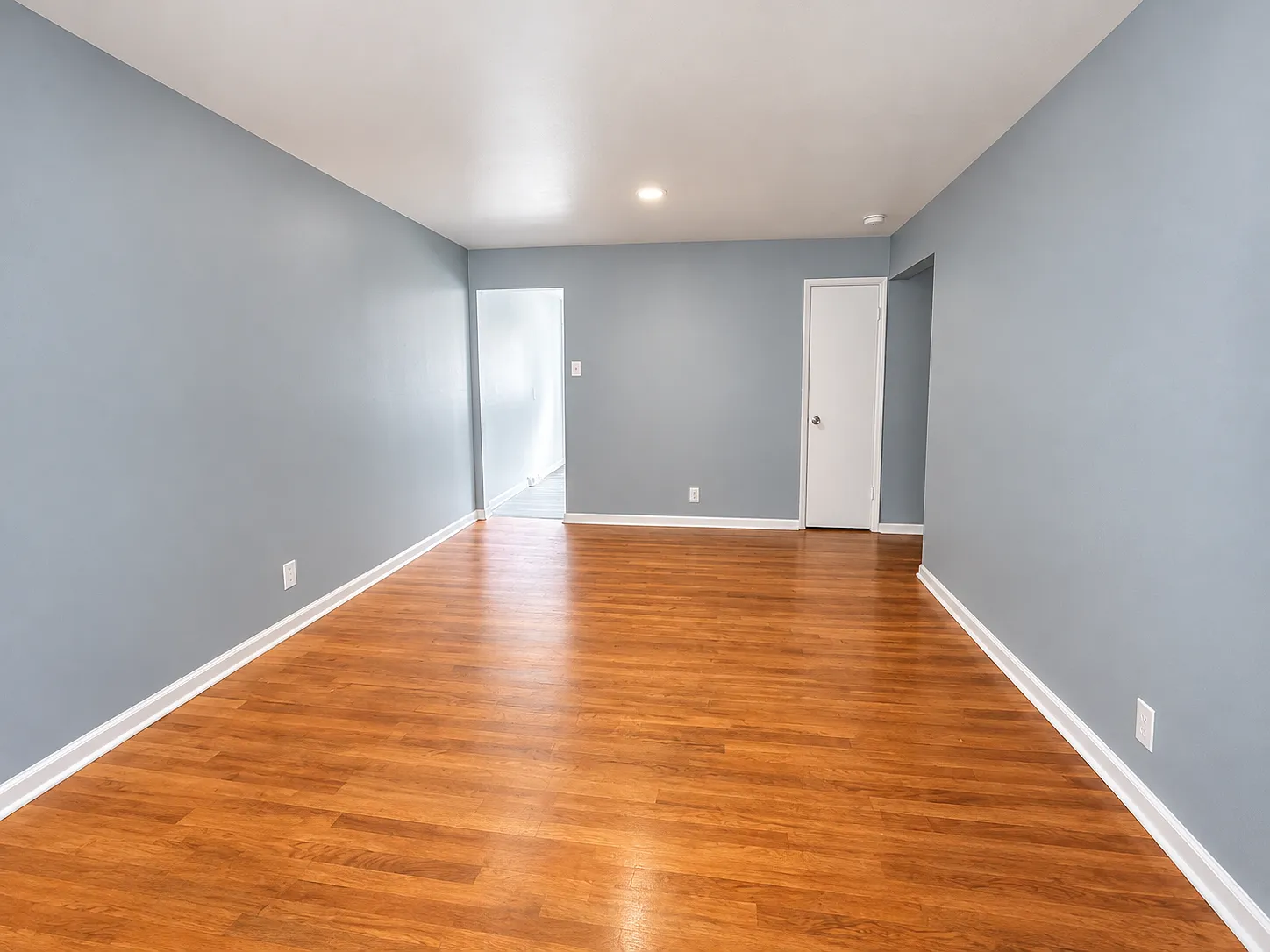 8538 N Broadway — Photo 2